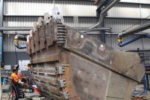 Hitachi EX3600 Bucket Rebuild